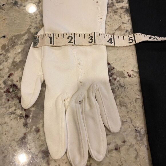 Vintage Gloves  eyelet detail cream color - Picture 7 of 11